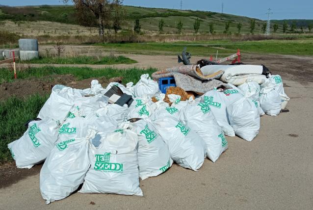 A nagylaposi bringaút környezete tisztult meg a szeméttől