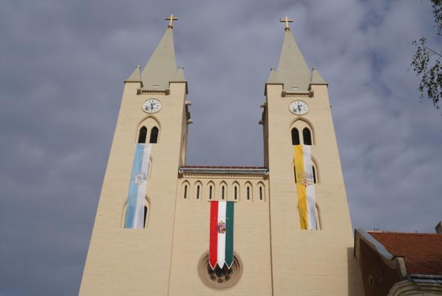 Felszentelték Türjén a premontrei rend felújított Gyümölcsoltó Boldogasszony templomát