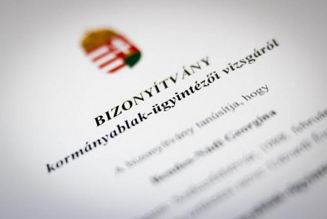 Átvették okleveleiket a Veszprém vármegyei kormányablak-ügyintézők