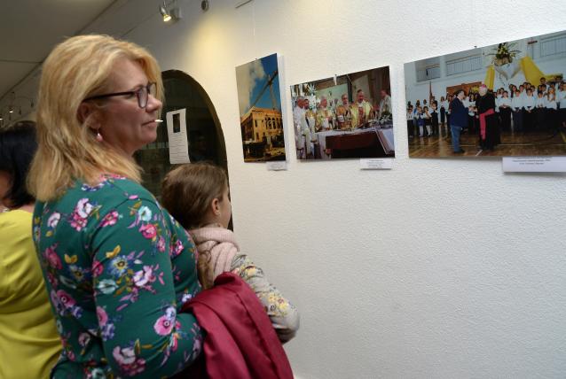 Kiállítás a 30 éves kaposvári egyházmegyéről