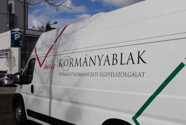 Kormányablakbusz segíti a felvételizők ügyfélkapu-regisztrációját