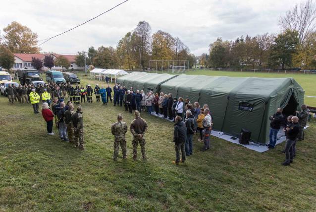 Quados életmentés és homokzsák-logisztika is szerepelt a védelmi bizottság gyakorlatán