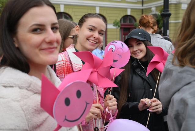 Rózsaszín szalagos figyelemfelhívás: a szűrés életet menthet!