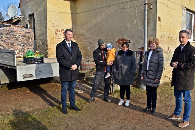 Iklódbördőcén hétgyermekes családhoz érkezett a segítség