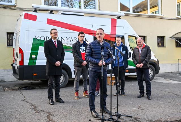 Kormányablakbusz segíti a felvételizők ügyfélkapu-regisztrációját