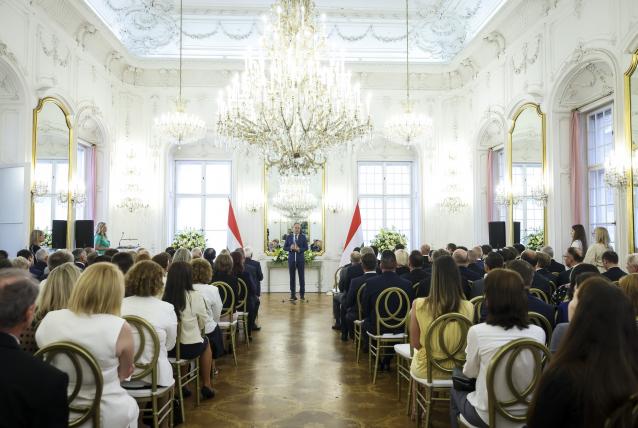 A kisujjában van a földhivatali szakterület – Hartai Tibor miniszteri elismerésben részesült