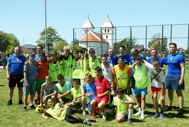 Nyolcszáz gyermekvédelmi gondoskodásban felnövő fiatal táborozását támogatta az ÁGOTA Futás