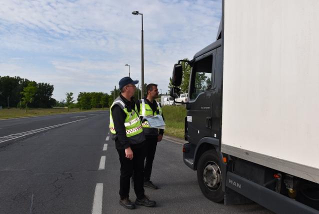 Közúti ellenőrzéssel hívjuk fel a figyelmet a biztonságos közlekedésre