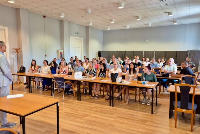 Segítség az újrakezdéshez: 54 fő kapott tanúsítványt a vállalkozóvá válást támogató program keretében