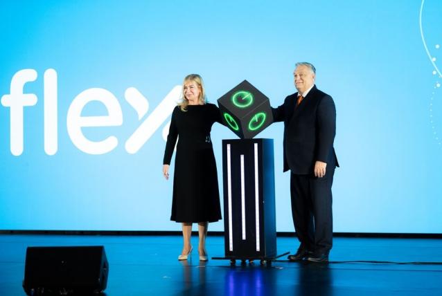 Orbán Viktor miniszterelnök adta át a Flex 35 milliárd forintos gyáregységét