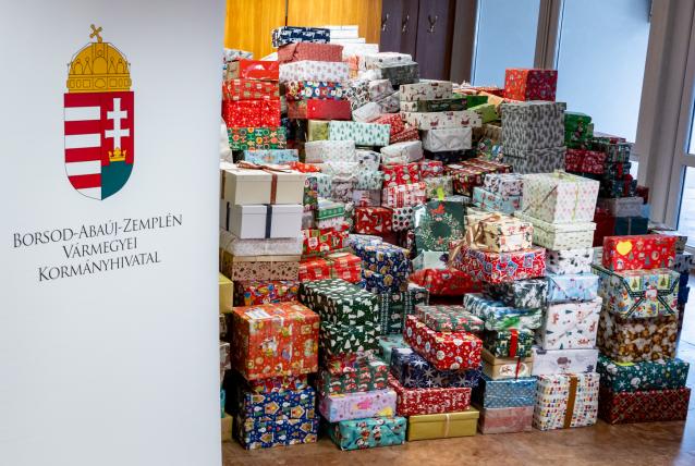 Tegyük együtt szebbé a karácsonyt – indul a kormányhivatali cipősdoboz akció
