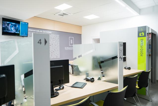 Átadták a felújított kormányablakot Tokajban