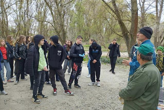 Március 22-e alkalmából tisztították a vízpartot