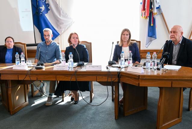 Azbeszt-ügy: egészségügyi lakossági fórumot tartott a kormányhivatal