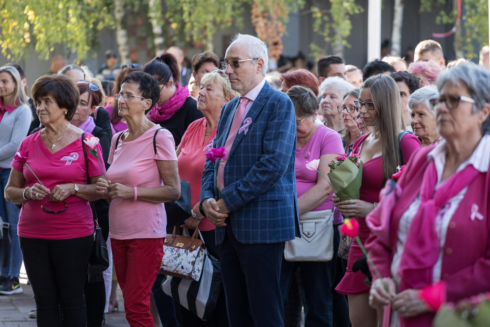 A mellrák és méhnyakrák elleni küzdelemre hívták fel a figyelmet Salgótarjánban