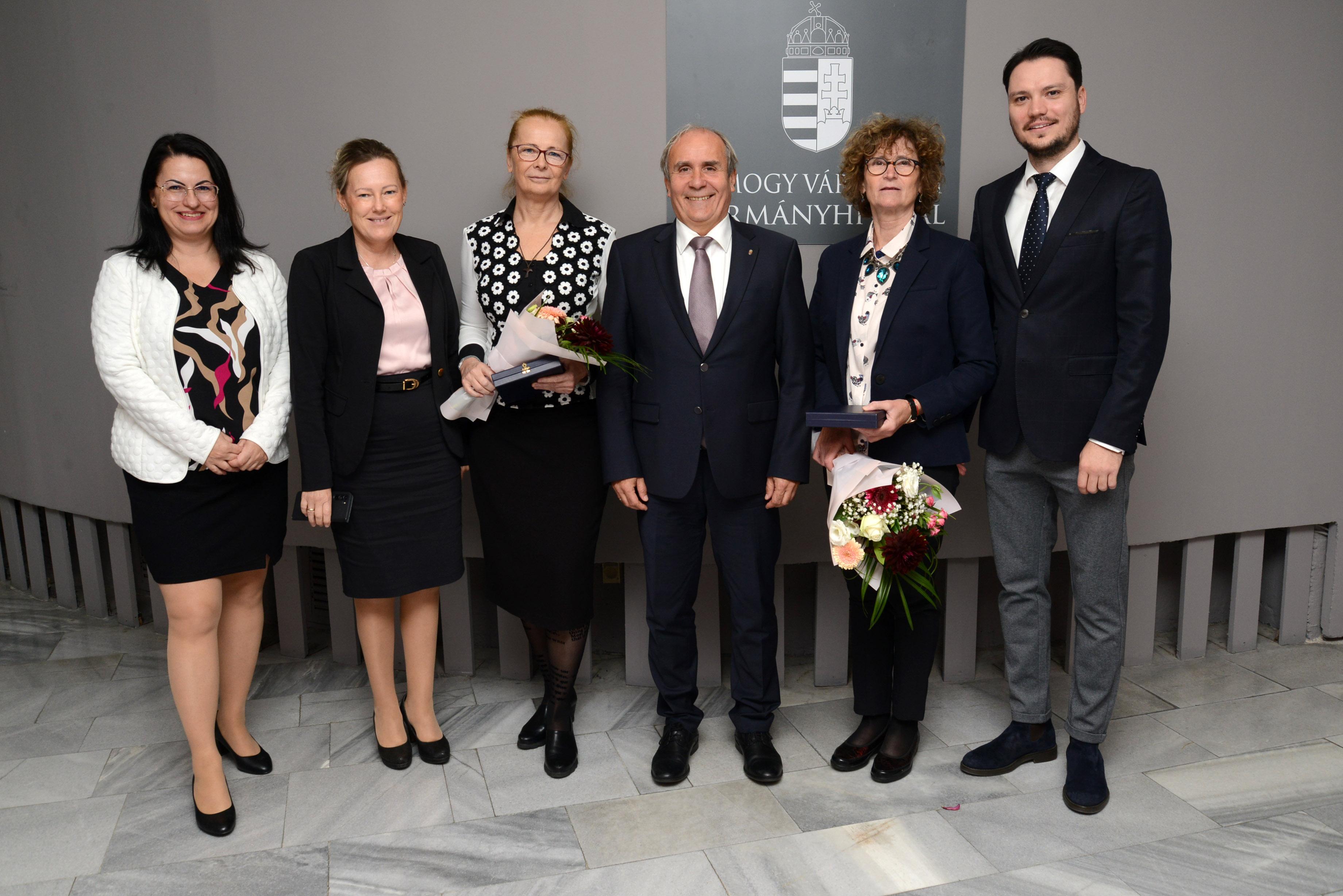 Dr. Boldog-Ellenberger Szilvia igazgató, Vetési Bernadett főigazgató, Sárdi Gabriella, dr. Neszményi Zsolt főispán, Horváth Anikó Katalin, dr. Orbán Ákos főosztályvezető